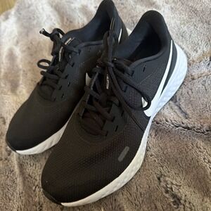 Nike Womens Revolution 5 BQ3207-002 Black Running Shoes Sneakers Size 8